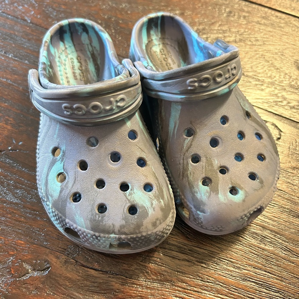 CROCS Kids Classic Clog in Gray and Teal Tie-Dye